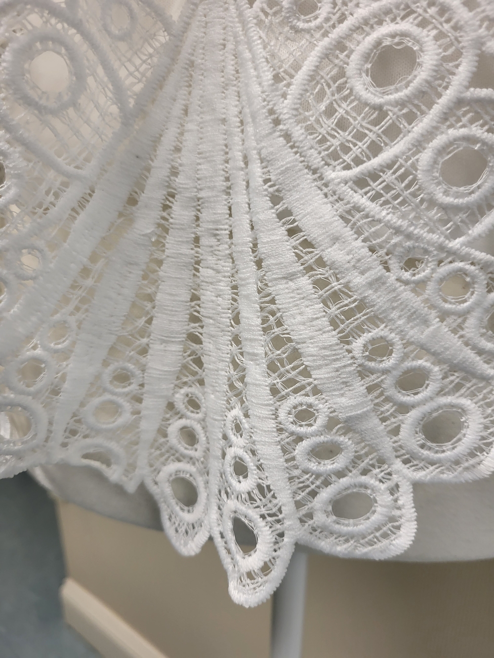 Flying Tomato White Crochet Lace Eyelet Puff-Sleeve Blouse Sz. S - Picture 6 of 13